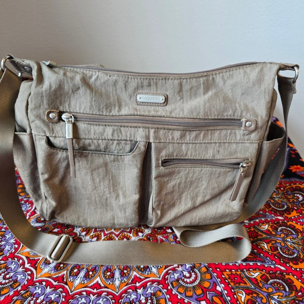 Baggallini Large Hobo Tote in Platinum/gray